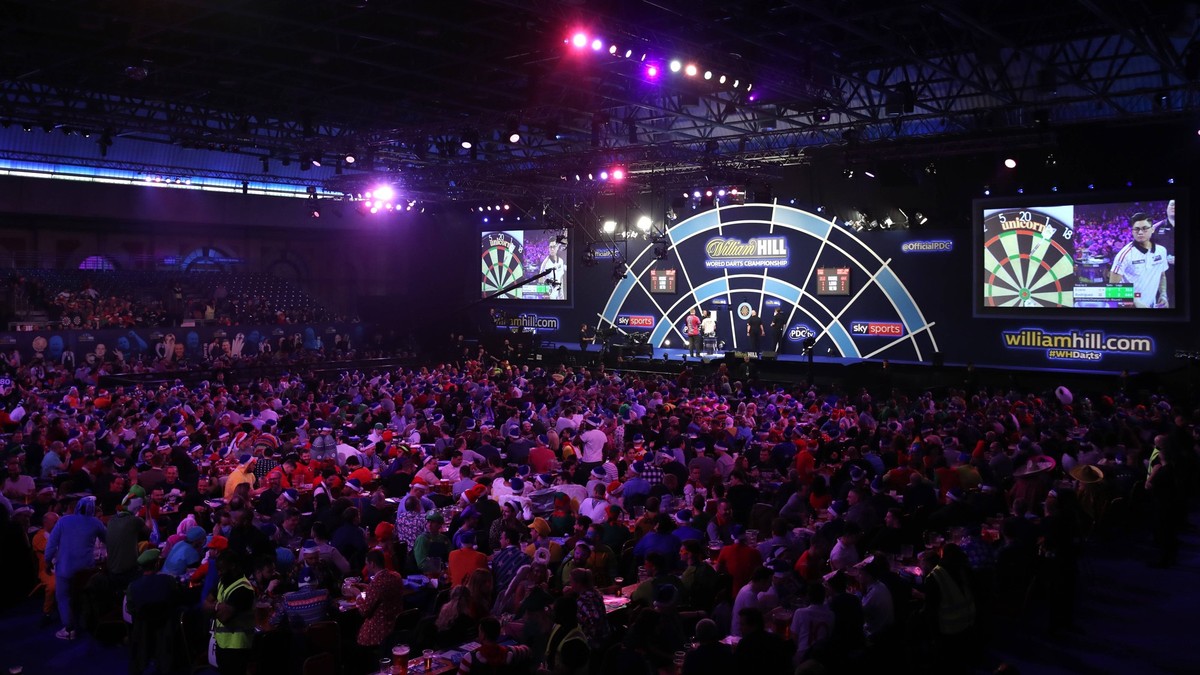 Sport Themen der Woche KW51 Sport Bilder des Tages 2018 William Hill World Darts Championship - Day Six - Alexandra Palace A general view of the Darts Arena during day six of the William Hill World Da ...