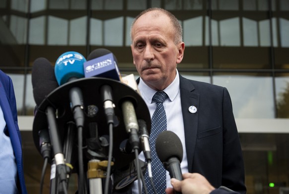 epa08050494 Vernon Unsworth takes questions from the media outside of the United States Courthouse in Los Angeles, California, USA, 06 December 2019. A jury ruled against Unsworth after he took Tesla  ...