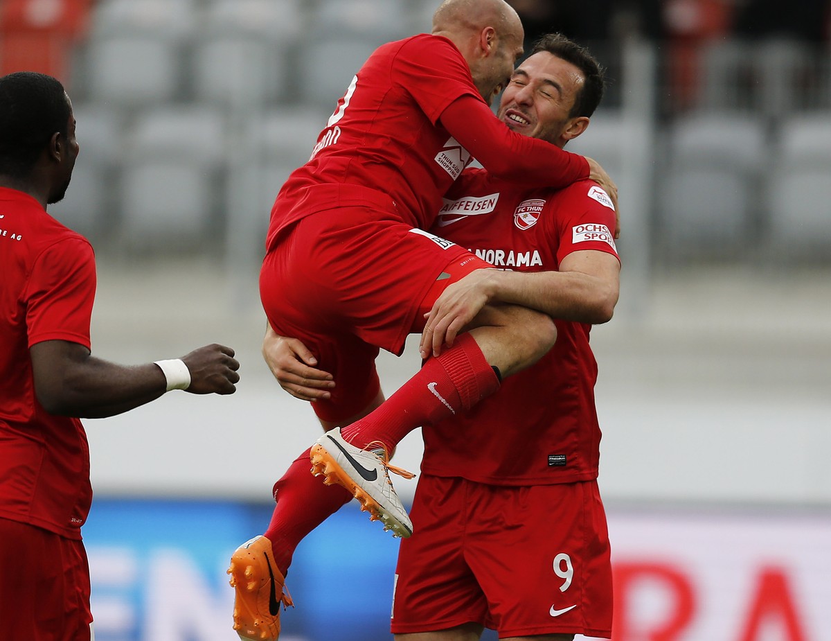 Sadik und Reimann freuen sich über den Treffer zum 2:0.