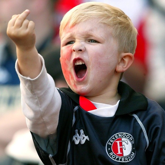 A very young Feyenoord Rotterdam supporter makes a rude gesture during the UEFA Cup final match against Borussia Dortmund in Rotterdam on Wednesday, 08 May 2002. (KEYSTONE/EPA PHOTO ANP/JASPER JUINEN)