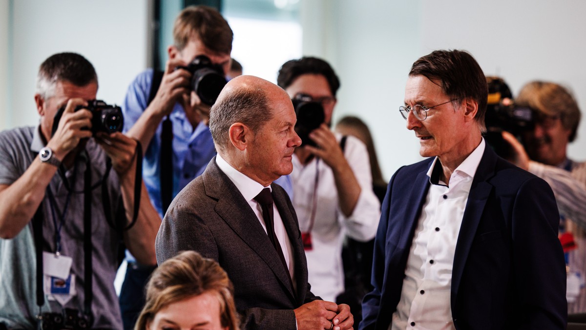 epa10802486 German Chancellor Olaf Scholz (L) and German Health Minister Karl Lauterbach talk during a meeting of the German government's cabinet at the Chancellery in Berlin, Germany, 16 August  ...