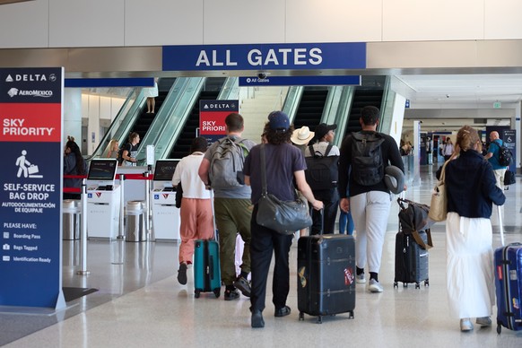 epa12335256 People prepare for travel over the Labor Day weekend at Los Angeles International Airport in Los Angeles, California, USA, 29 August 2025. The US Transportation Security Administration exp ...