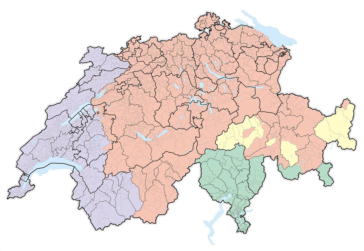 Die Sprachräume der Schweiz. Rot: Deutsch, Violett: Französisch, Grün: Italienisch, Gelb: Rätoromanisch. Innerhalb der Sprachräume gibt es eine Vielzahl an Idiomen, Dialekten und Akzenten, deren Grenz ...