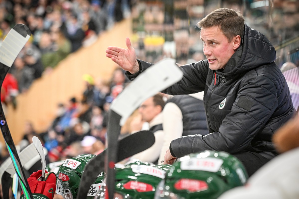 Froelunda's headcoach Roger Roennberg during the game between Switzerland's HC Ambri-Piotta and Froelunda HC, at the 95th Spengler Cup ice hockey tournament in Davos, Switzerland, on Friday, ...
