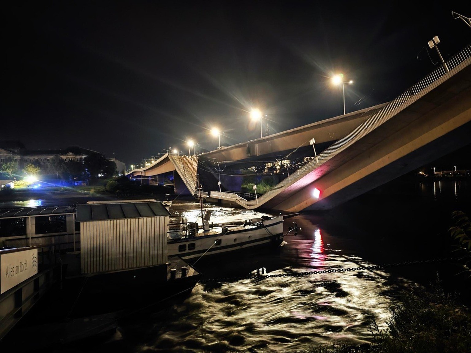 Feuerwehr Dresden

Teileinsturz der Carolabrücke
