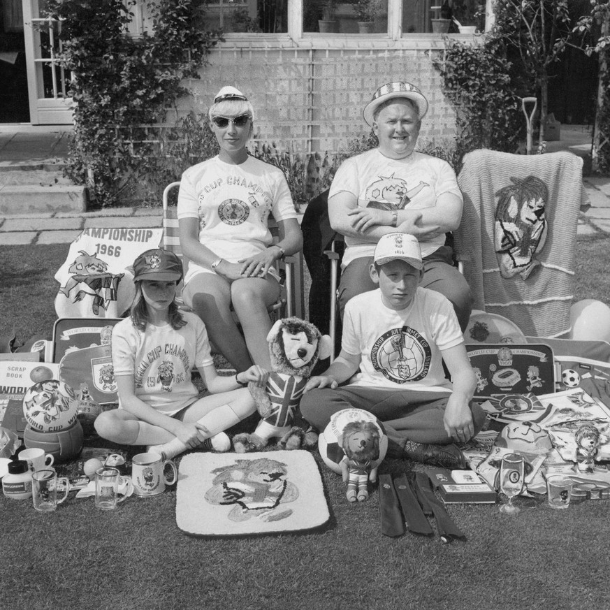 The 1966 World Cup family surrounded by practically every commodity that can be bought for the enthusiastic followers of the World Cup. Great Britain / Mono Print UnitedArchives00462845