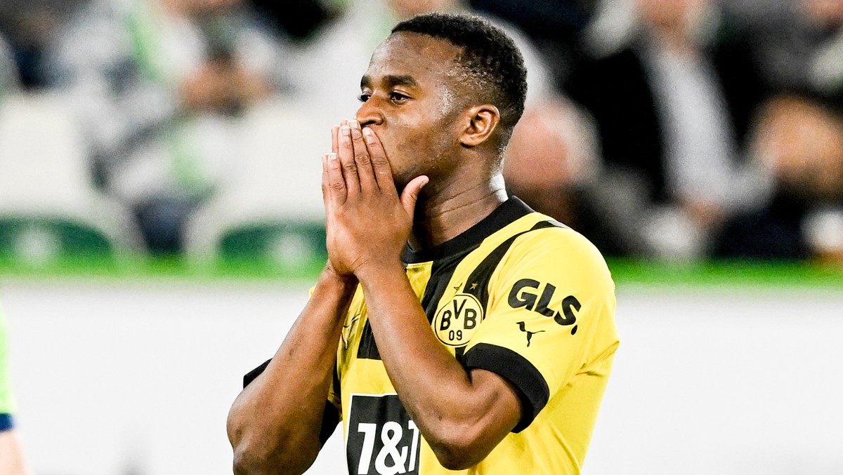 epa10294289 Dortmund's Youssoufa Moukoko reacts during the German Bundesliga soccer match between VfL Wolfsburg and Borussia Dortmund in Wolfsburg, Germany, 08 November 2022. EPA/FILIP SINGER (AT ...