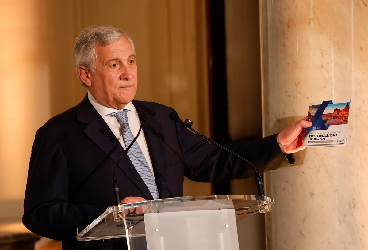epa13113510 Italy's Minister for Foreign Affairs Antonio Tajani speaks during the Business Forum Spain - Italy at Italian Ambassador's Residence in Madrid, Spain, 15 July 2026. EPA/GIUSEPPE  ...