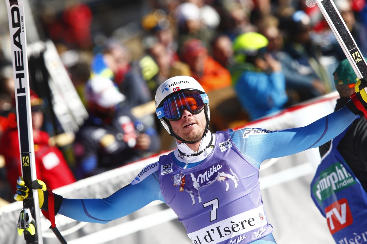 Norway's Kjetil Jansrud celebrates at the finish area of an alpine ski, mens' World Cup Super G race, in Val d'Isere, France, Friday, Dec. 2, 2016. (AP Photo/Giovanni Auletta)