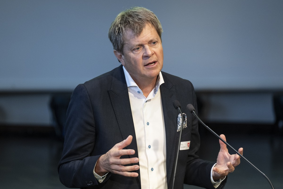Juerg Grossen, Parteipraesident spricht an der Delegiertenversammlung der Gruenliberalen Partei Schweiz, GLP, am Samstag, 25. Januar 2025, in Thun. (KEYSTONE/Peter Schneider)