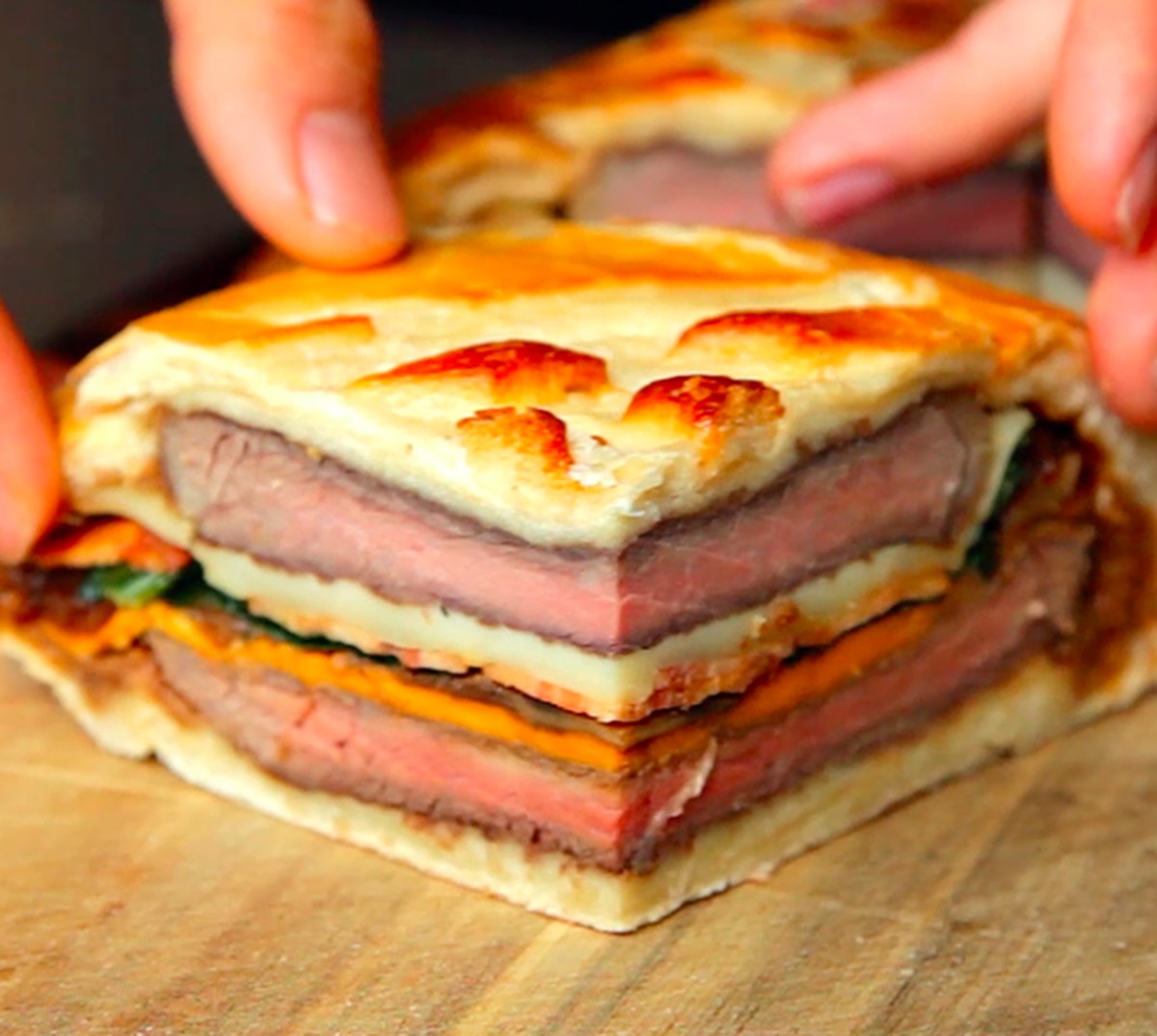 steak-schicht-torte buzzfeed food http://www.buzzfeed.com/melissaharrison/7-layer-steak-sandwich?utm_medium=email&amp;utm_campaign=Food%20130&amp;utm_content=Food%20130+CID_a53b0e965201d7ffd0671477a82 ...