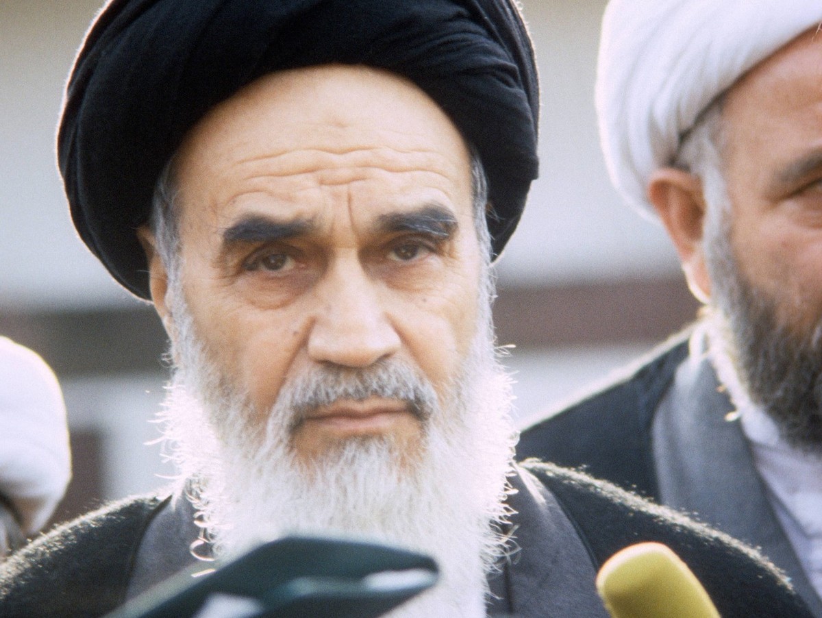 Bildnummer: 53669107 Datum: 26.01.1979 Copyright: imago/Sven Simon
Ayatollah Ruhollah Chomeini (Iran) während eines Interviews im Exil in Pontchartrain, Personen; 1979, Pontchartrain, Politik, Religio ...