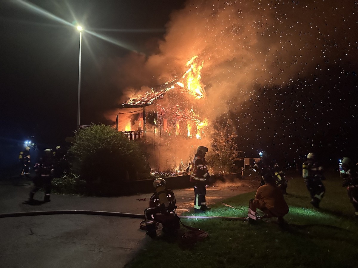 Altendorf: Einfamilienhaus durch Brand zerstört