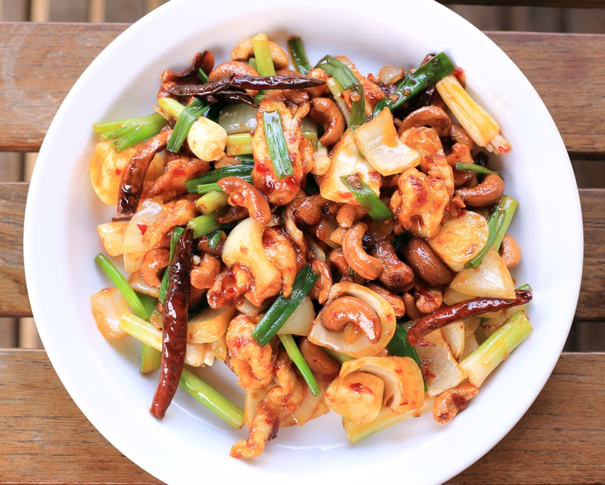 chicken cashew nuts essen food chinesisch thailändisch asiatisch stir fry wok poulet huhn hähnchen chili nuss