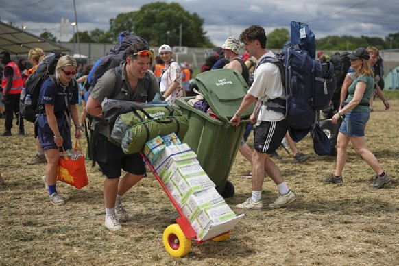 Festival goers arrive at the Glastonbury Festival in Worthy Farm, Somerset, England, Wednesday, June 25, 2025. (Scott A Garfitt/Invision/AP)
Britain Glastonbury Music Festival Day 1