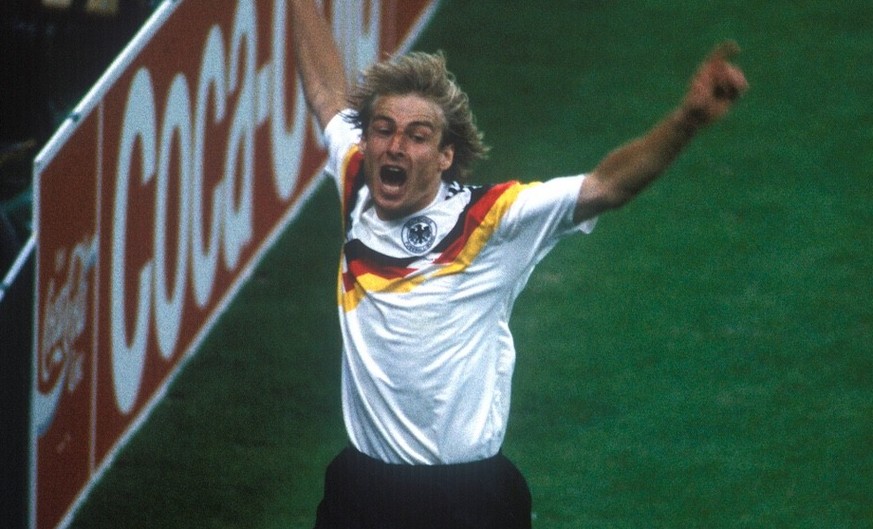 IMAGO / WEREK

Torschütze Jürgen Klinsmann (BR Deutschland) jubelt Fußball WM Herren Weltmeisterschaft 1990, Achtelfinale, Länderspiel, Nationalmannschaft, Nationalteam, Nationaltrikot Einzelbild Stad ...