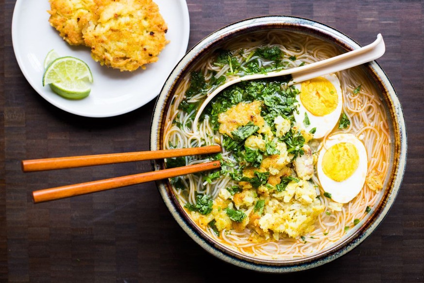 Frühstück in Myanmar ohne Mohinga? Geht gar nicht! Was den den Vietnamesen ihre Pho, ist den Burmesen ihre Fischsuppe Mohinga, die sie sich gern zum Frühstück oder zum Abendessen schmecken lassen. ess ...