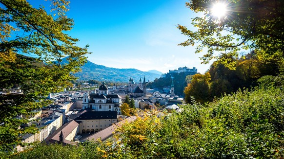 Salzburg im Herbst, Blick vom Mönchsberg auf die Festung Hohensalzburg