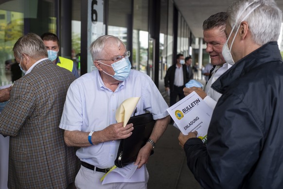 Alt Bundesrat Christoph Blocher mit Atemschutzmaske spricht an der Delegiertenversammlung der SVP Schweiz am Samstag, 22. August 2020 in Brugg Windisch. (KEYSTONE/Ennio Leanza)