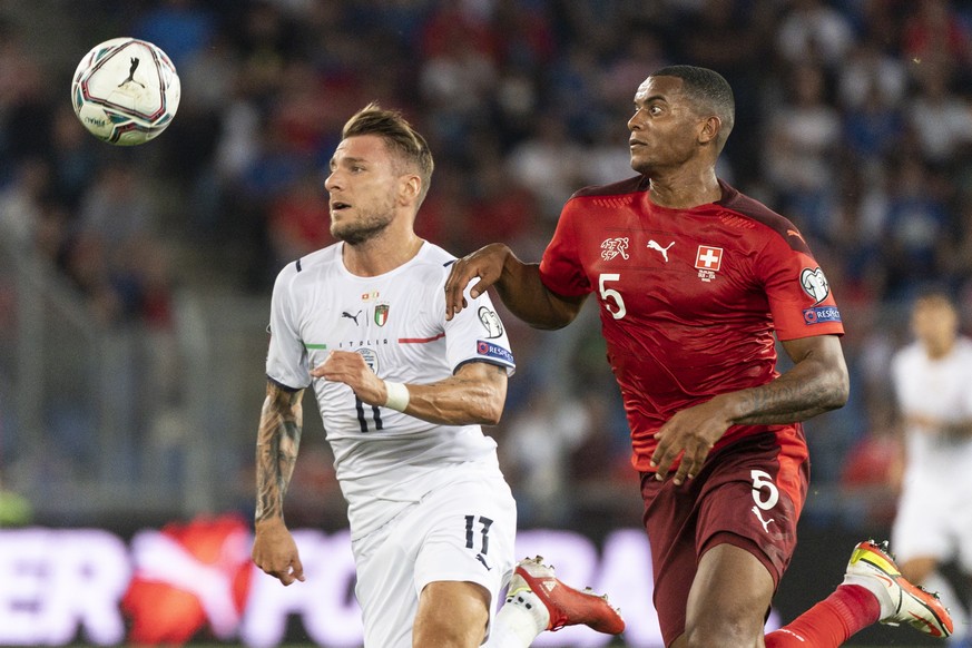 epa09450191 Italy&#039;s Ciro Immobile (L) fights for the ball against Switzerland&#039;s Manuel Akanji during the 2022 FIFA World Cup European Qualifying Group C soccer match between Switzerland and  ...