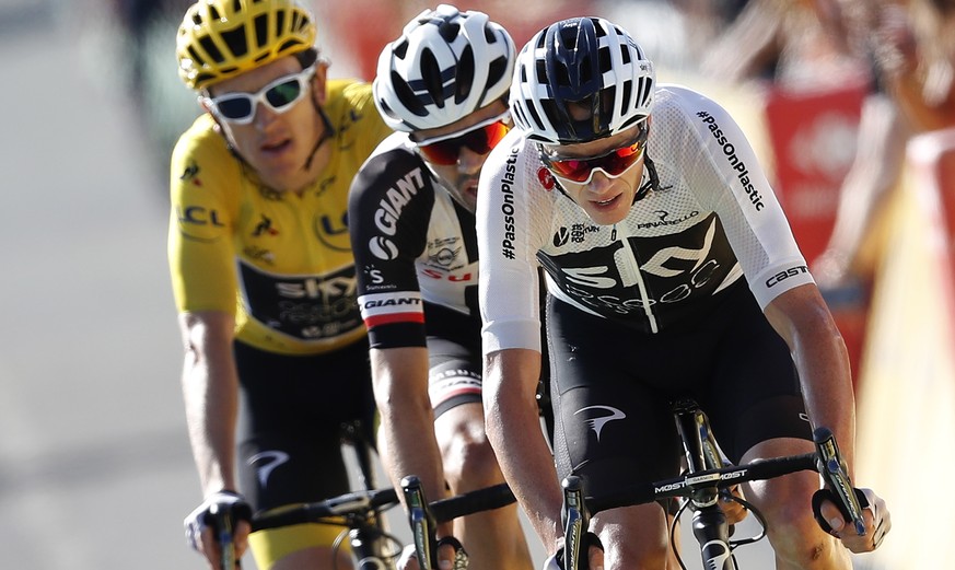 epa06903001 Team Sky rider Chris Froome (R) of Britain, Team Sunweb rider Tom Dumoulin (C) of The Netherlands and Team Sky rider Geraint Thomas (L) of Britain crosse the finish line during the 14th st ...