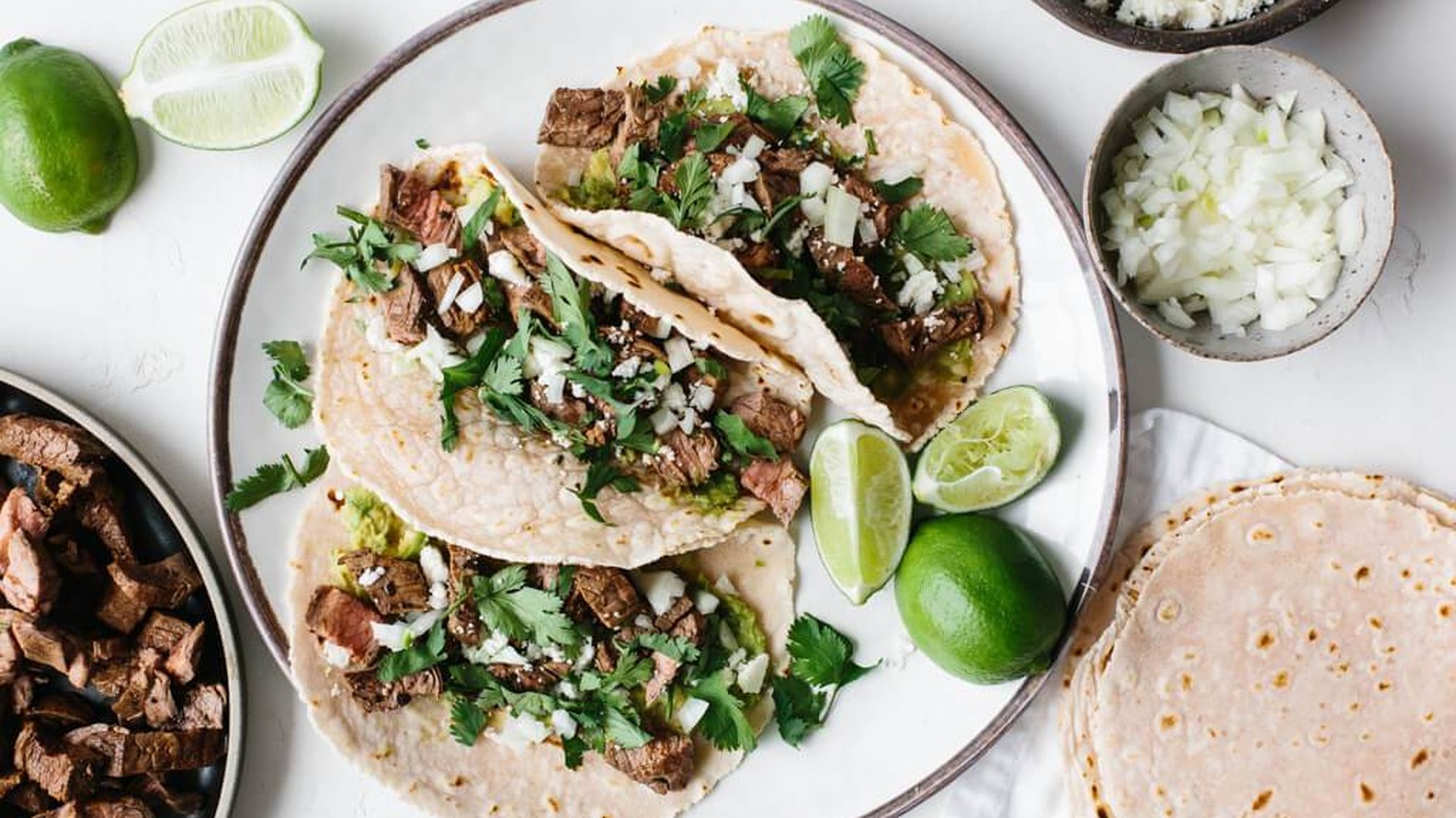 carne asada tacos mexikanisch mexiko streetfood usa kalifornien essen food rindfleisch https://downshiftology.com/recipes/carne-asada-tacos/