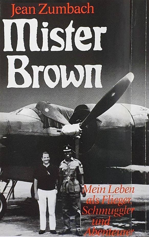 Buchcover von Jan Zumbachs Memoiren, 1973. Das Titelbild zeigt Zumbach mit dem «Befehlshaber der Biafranischen Luftwaffe».
https://swisscovery.slsp.ch/discovery/fulldisplay?context=L&amp;vid=41SLSP_NE ...