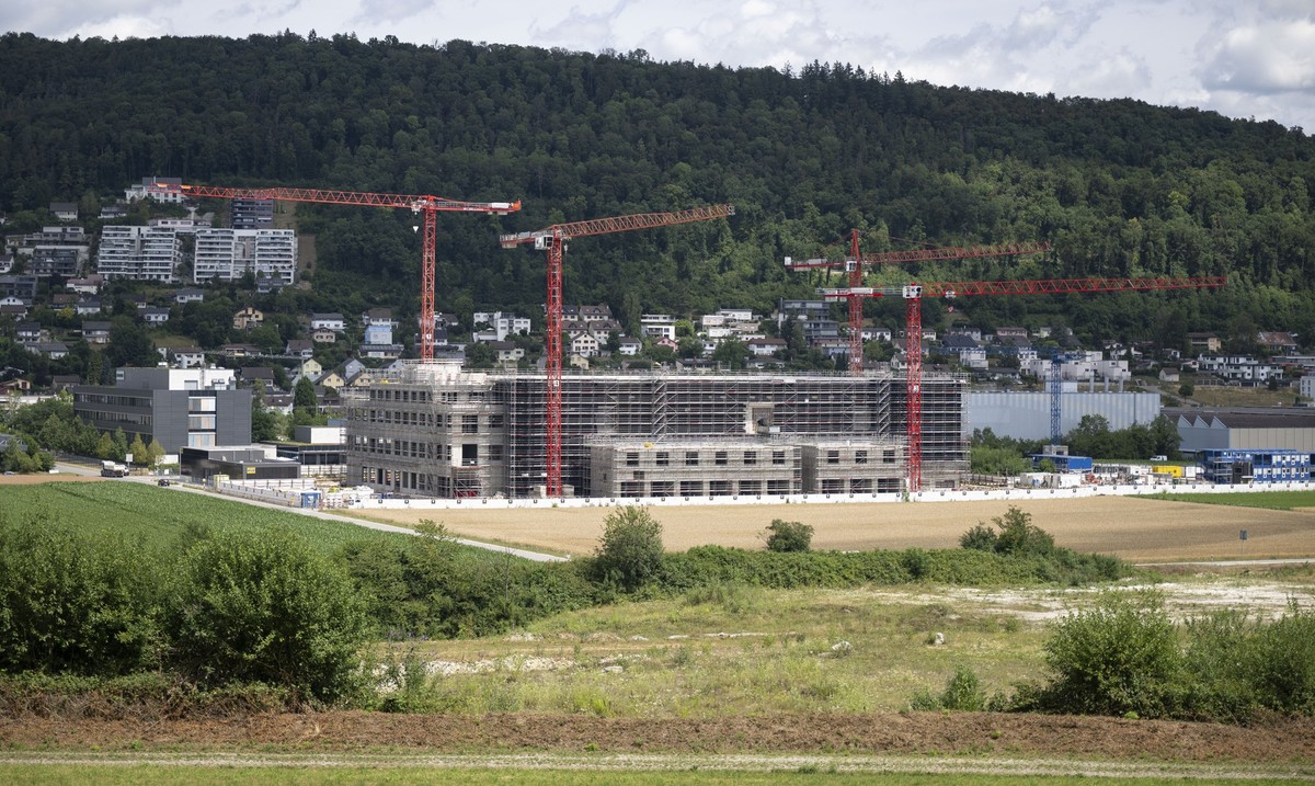 Das sich im Bau befindende Datacenter, am Freitag, 3. Juli 2026, in Beringen. Die Gruppe "Aufstaende der Allmende" wollte in Benken ein einwoechiges Widerstandscamp gegen Datacenter abhalten ...