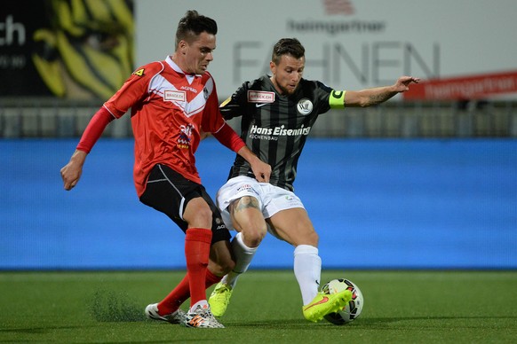 06.10.2014; Wil; Fussball Challenge League - FC Wil - FC Lugano; Denis Markaj (Lugano) gegen Sandro Lombardi (Wil)
(Claudia Minder/freshfocus)