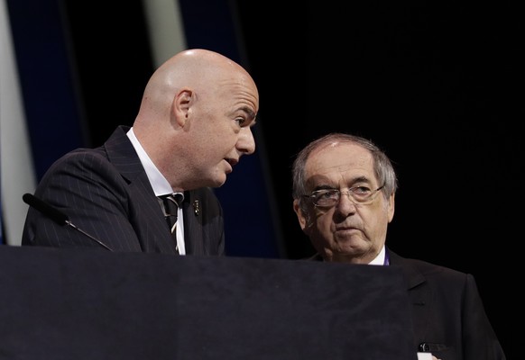 Der Präsident des französischen Fussballverbands, Noël Le Graët (rechts), zusammen mit Gianni Infantino.