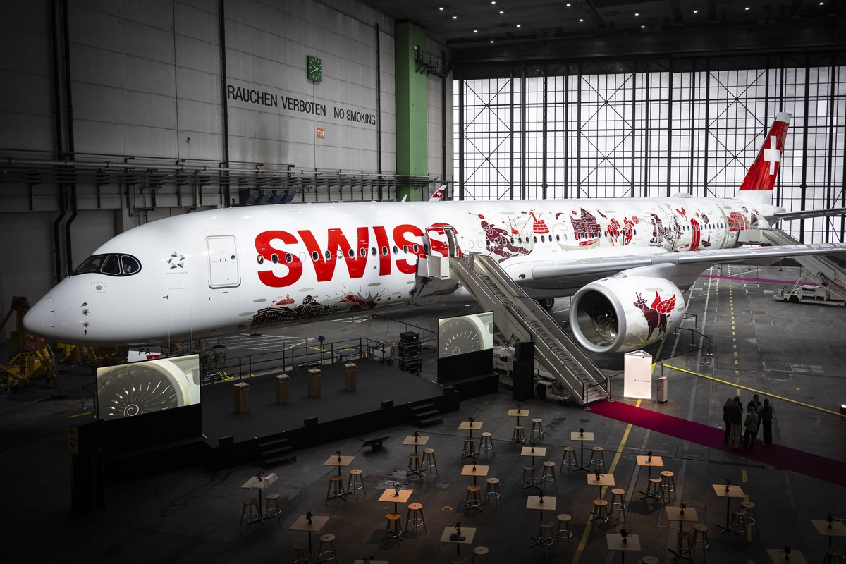 Der neue Airbus A350 der Fluggesellschaft Swiss International Air Lines (HB-IFA), bei der Taufe auf den Namen "Lausanne" am Dienstag, 14. Oktober 2025 in Kloten. (KEYSTONE/Andreas Becker)