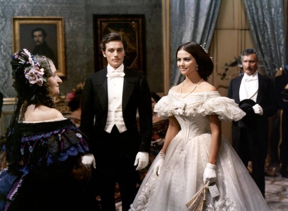 Bildnummer: 54164460 Datum: 09.06.1962 Copyright: imago/Granata Images
Filmszene aus Der Leopard (Il Gattopardo): Alain Delon und Claudia Cardinale (R). !ACHTUNG: NUTZUNG NUR BEI FILMTITEL-NENNUNG! - ...