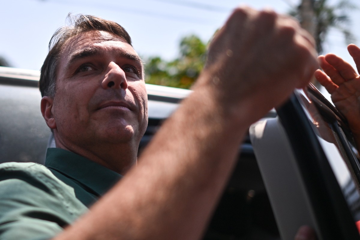 epa13300603 Brazilian Senator and presidential candidate Flavio Bolsonaro arrives at a press conference after visiting his father, former Brazilian President Jair Bolsonaro, who is under house arrest, ...