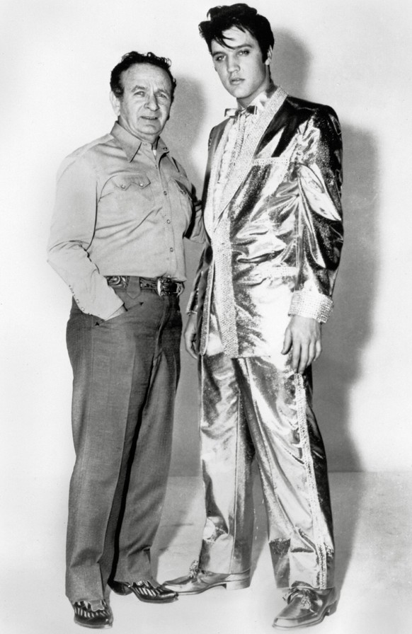 Fashion designer Nudie Cohn and Elvis Presley in his $10,000 gold lamÈ suit, worn by the singer on the cover of his 50,000,000 Elvis Fans Can t Be Wrong album, circa 1959. Hollywood CA USA PUBLICATION ...