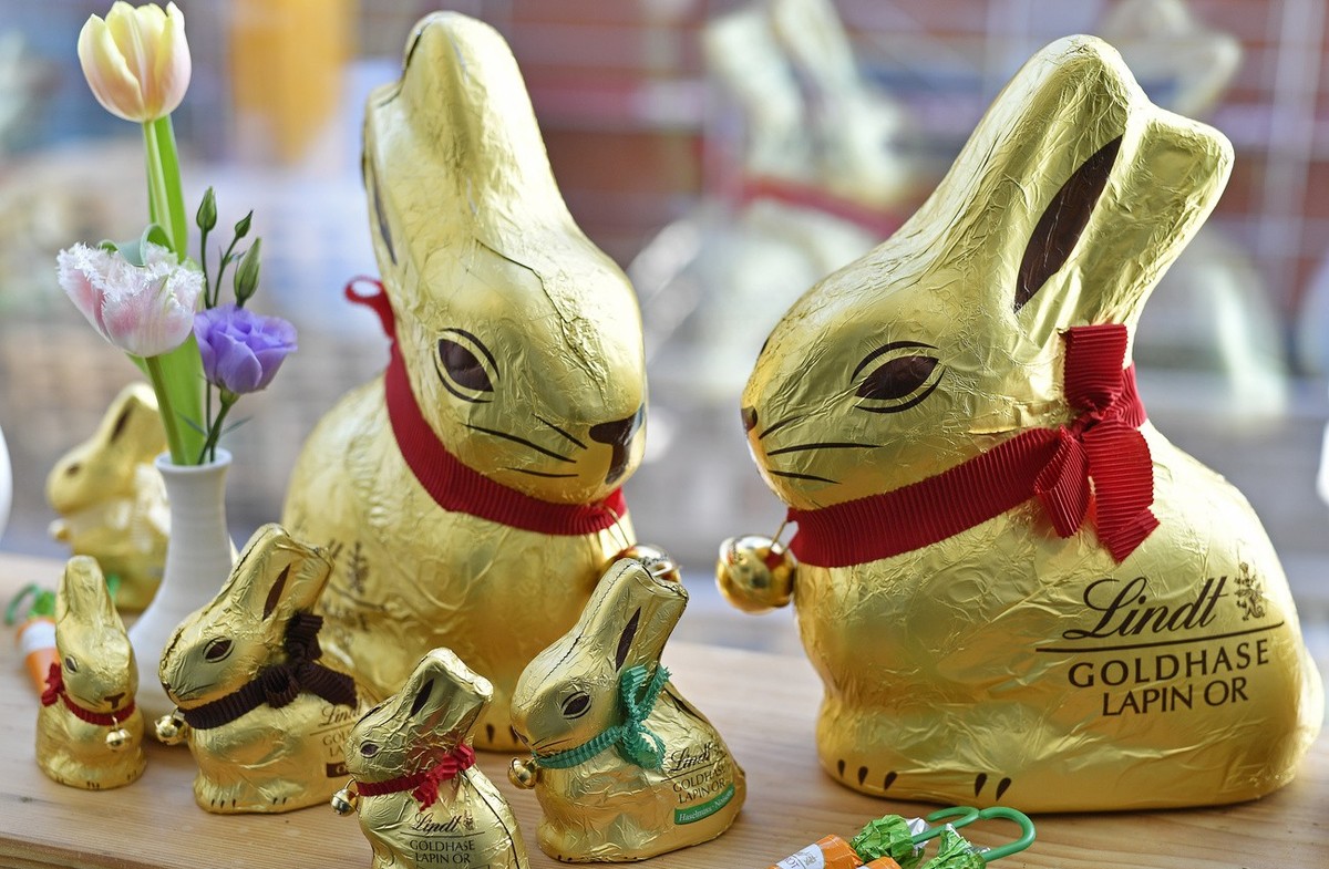Goldhasen - Familie an der Bilanz - Medienkonferenz von Lindt und Spruengli in Kilchberg (ZH) am Dienstag, 5. Maerz 2019. (KEYSTONE/Walter Bieri)