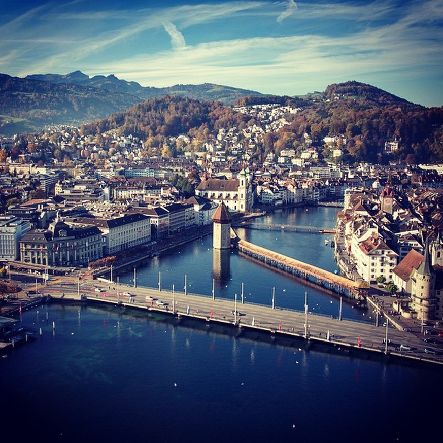 Ausserdem auf diesem Bild: Die Seebrücke (vorne) und der Rathaussteg.