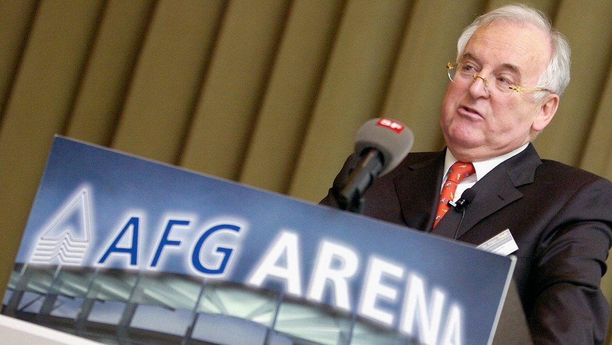 Edgar Oehler, CEO und VR-Praesident AFG Arbonia-Forster Holding AG, orientiert an einer Medienkonfrenz in Zuerich am Dienstag, 21. Maerz 2006 ueber das vergangene Geschaeftsjahr. Der Bauausruestungsko ...