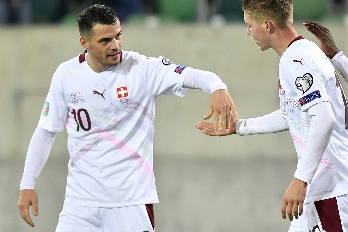 Switzerland's Granit Xhaka, left, and Switzerland's Cedric Itten, right, celebrates after the 1-0 during the UEFA Euro 2020 qualifying Group D soccer match between Switzerland and Georgia at ...