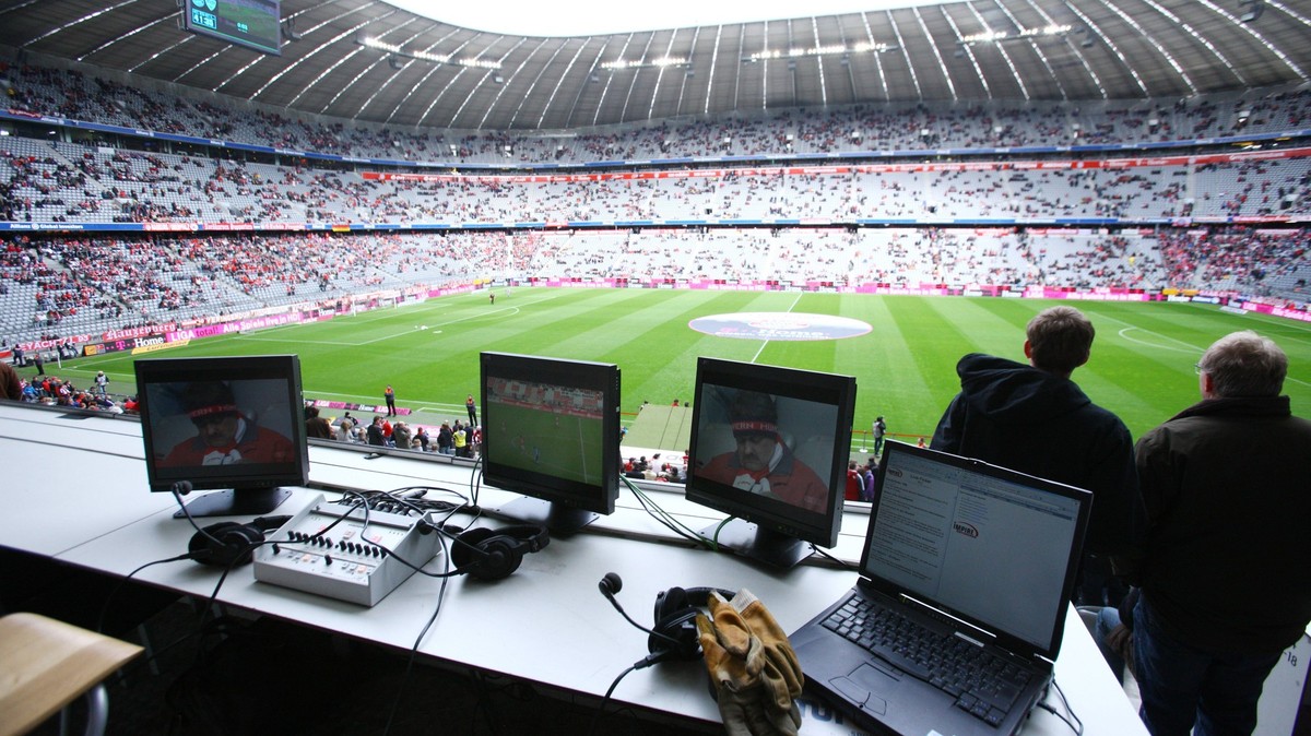 Bildnummer: 05686364 Datum: 27.03.2010 Copyright: imago/ActionPictures
Bildschirme von Radio und TV Kommentatoren auf der Pressetribuene in der Allianz Arena Fussball 1. Bundesliga , Muenchen, am 27. ...