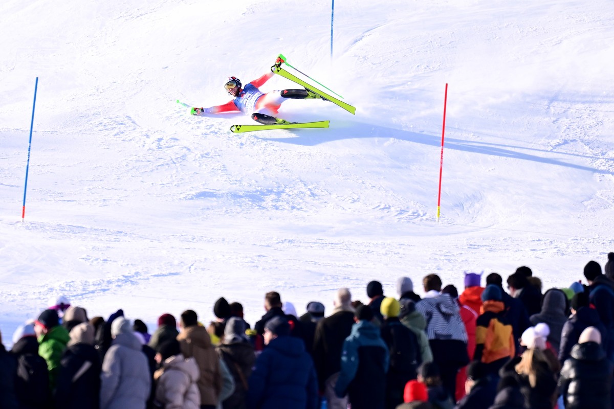Luca Aerni avait connu l'élimination lors de l'édition 2024 du slalom de Kitzbühel. Il était l'un des 32 abandons de la première manche.