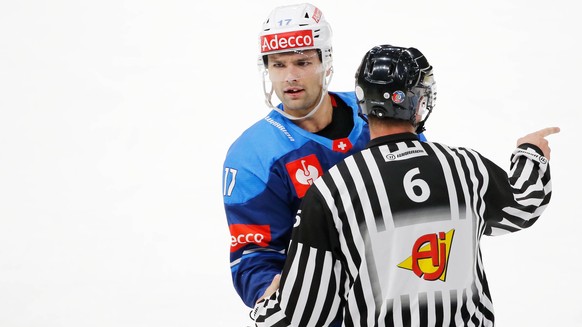 Foto Manuel Geisser 26.08.2021 Zürich : Hallenstadion Zürich Saison 2021/2022 Herren Eishockey CHL ZSC Lions - IFK Helsinki John Quenneville (ZSC Lions) *** Photo Manuel Geisser 26 08 2021 Zurich Hall ...