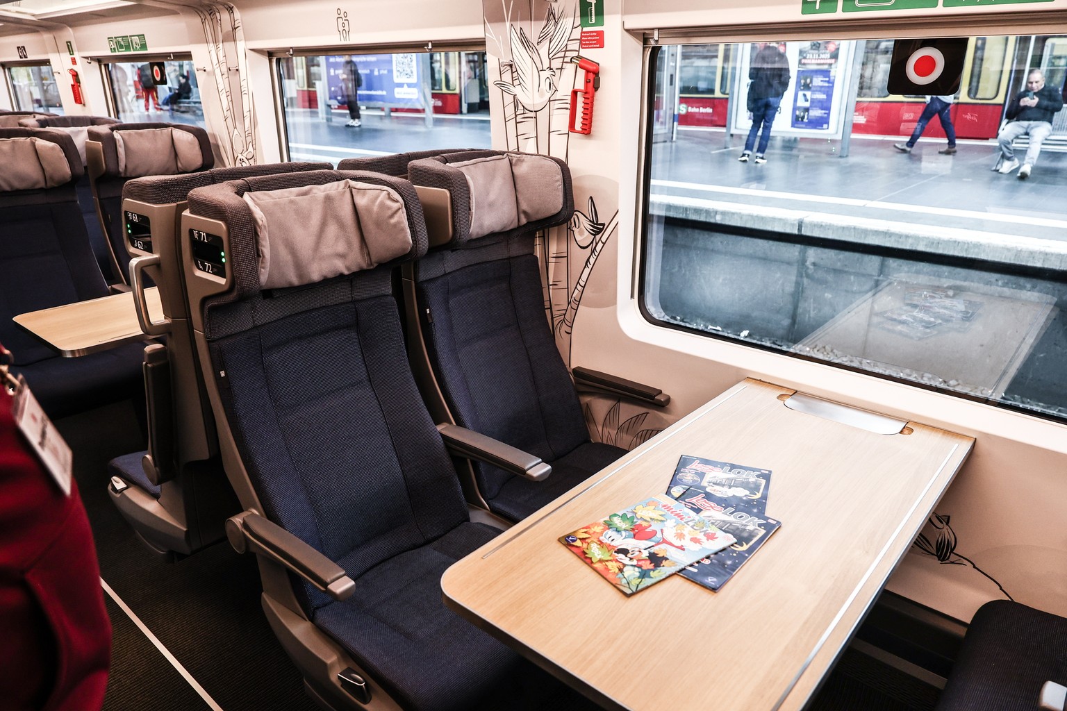 epa12459750 A view of the interior of the Talgo ICE L train (InterCity Express) during Deutsche Bahn&#039;s presentation at the Ostbahnhof station in Berlin, Germany, 17 October 2025. EPA/FILIP SINGER