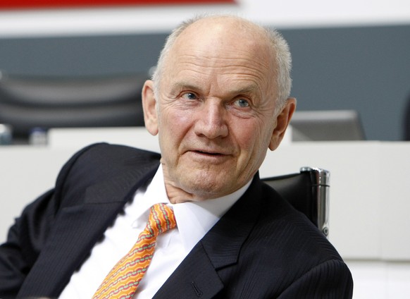 FILE - In this May 13, 2009 file photo Ferdinand Piech, then chairman of the supervisory board of German car producer Volkswagen, is seen during the shareholders&#039; meeting of German car producer A ...
