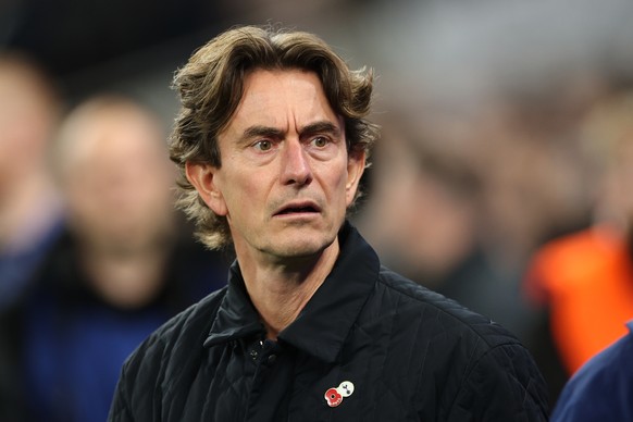 Tottenham&#039;s head coach Thomas Frank looks on prior to the Champions League opening phase soccer match between Tottenham and Copenhagen, in London, England, Tuesday, Nov. 4, 2025. (AP Photo/Ian Wa ...
