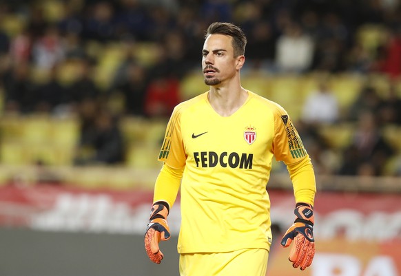 epa07290861 Diego Benaglio of AS Monaco in action during the French Ligue 1 soccer match, AS Monaco vs OGC Nice, at Stade Louis II, in Monaco, 16 January 2019. EPA/SEBASTIEN NOGIER