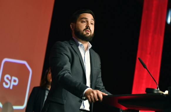 Cedric Wermuth, Co-Praesidium SP Schweiz am ausserordentlichen Parteitag der SP Schweiz in den Olma Messen in St. Gallen am Samstag, 28. August 2021. (KEYSTONE/Walter Bieri)
