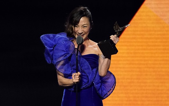 Michelle Yeoh accepts the award for best lead performance for &quot;Everything Everywhere All at Once&quot; at the Film Independent Spirit Awards on Saturday, March 4, 2023, in Santa Monica, Calif. (A ...