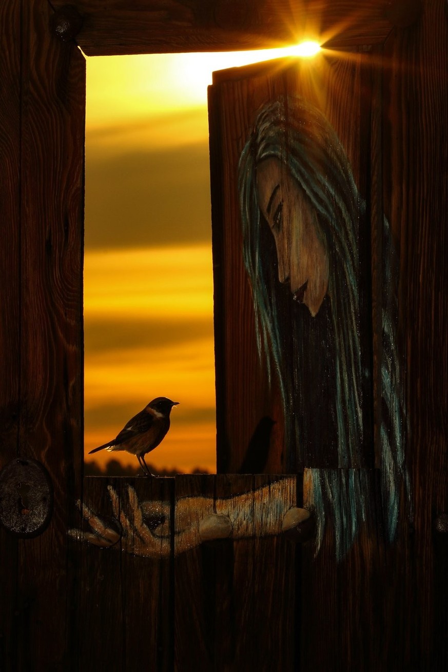 Dawn at the Door of the Farmhouse' bpoty 2023