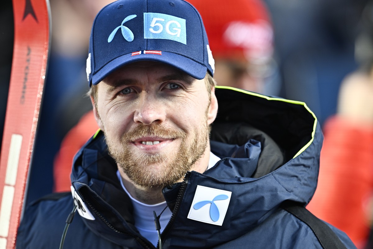 epa11684660 Norway's Aleksander Aamodt Kilde attends the second run of the Women's Giant Slalom race at the FIS Alpine Skiing World Cup season opener on the Rettenbach glacier, in Soelden, A ...