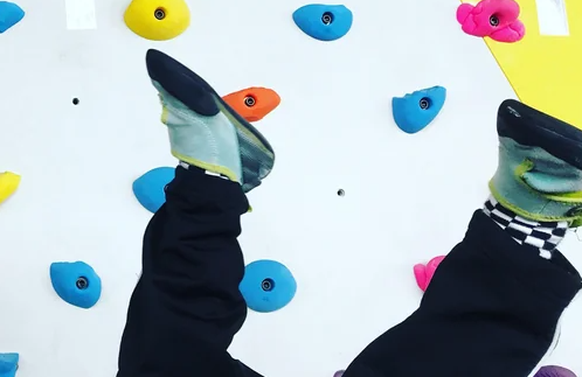 Failed Tuesday: Photo of a boy who falls while climbing